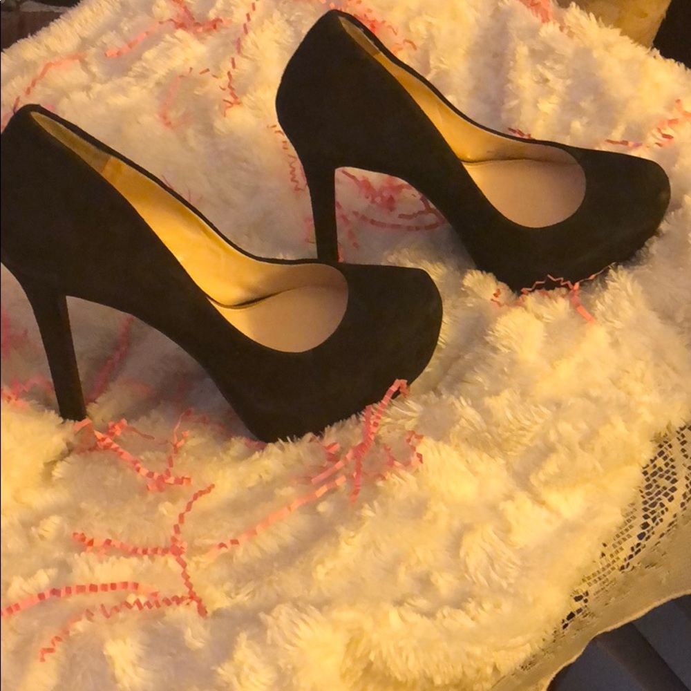 Jessica Simpson suede platform pumps